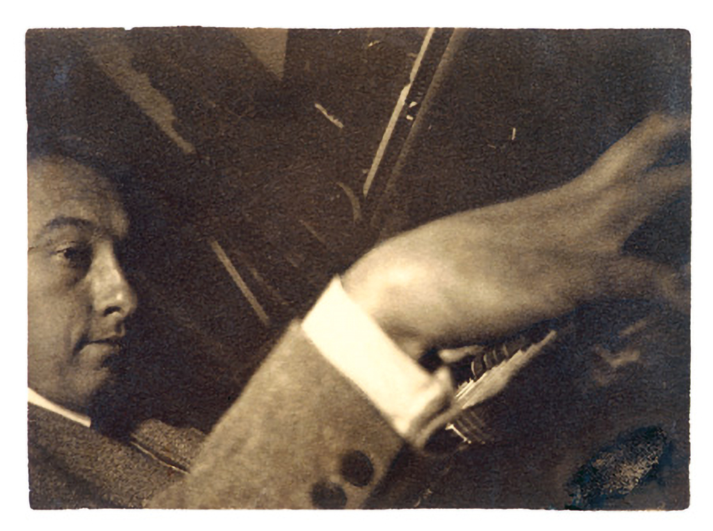 ”Rapsodia” 1932. Fotografía 5´3x7´7 cm *