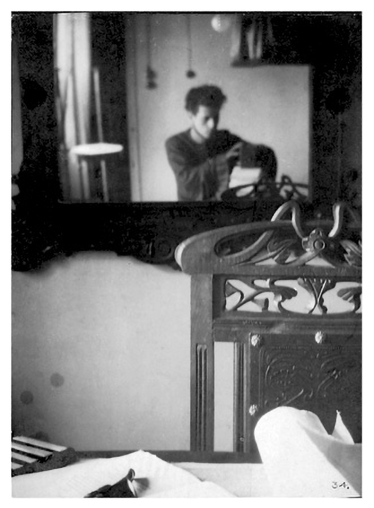 ”Autofotografía “1934. Fotografía 16’5x12 cm *