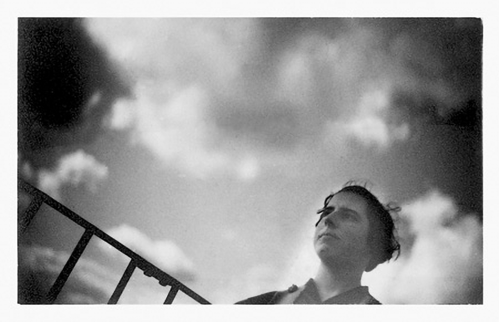 s/t hacia 1936. Fotografía Leica 8´7x3´6 cm *